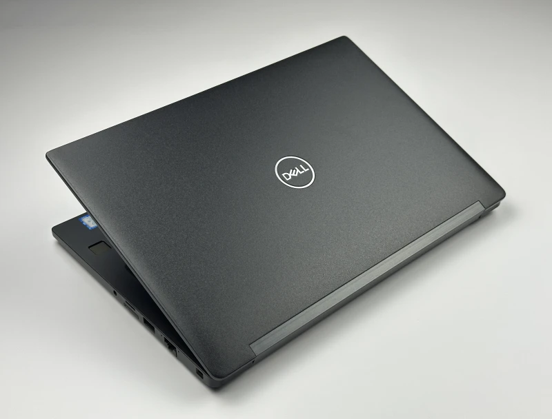 Dell Latitude 7390 z procesorem i5-7300U i Intel HD Graphics 620. Kompaktowy laptop biznesowy z modemem LTE do wygodnej pracy mobilnej.