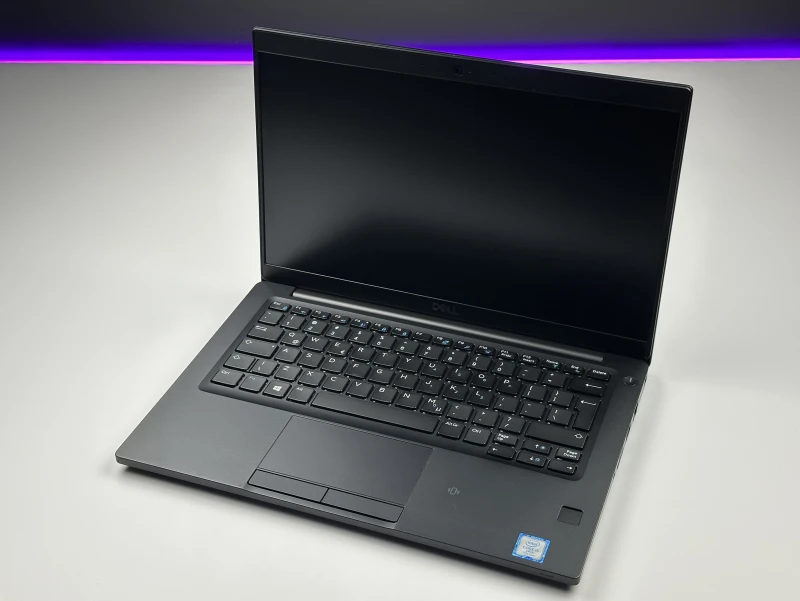 Dell Latitude 7390 z procesorem i5-7300U i Intel HD Graphics 620. Kompaktowy laptop biznesowy z modemem LTE do wygodnej pracy mobilnej.