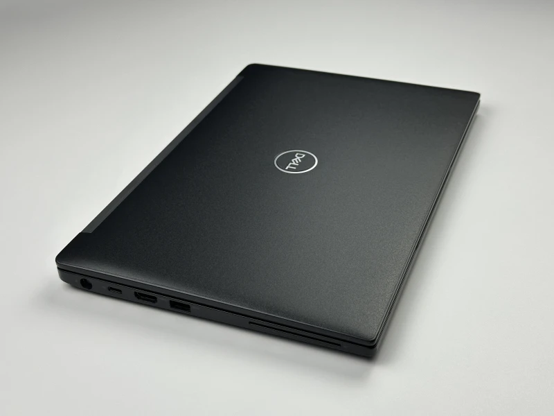 Dell Latitude 7390 z procesorem i5-7300U i Intel HD Graphics 620. Kompaktowy laptop biznesowy z modemem LTE do wygodnej pracy mobilnej.