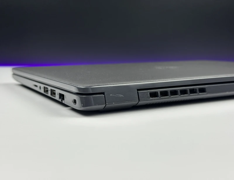 Dell Latitude 3410 z procesorem i5-10310U, ekranem 14" i Intel UHD Graphics. Biznesowy laptop w uniwersalnym formacie do codziennej pracy.