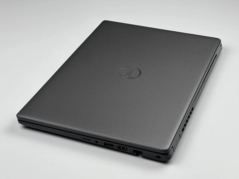Dell Latitude 3410 z procesorem i5-10310U, ekranem 14" i Intel UHD Graphics. Biznesowy laptop w uniwersalnym formacie do codziennej pracy.