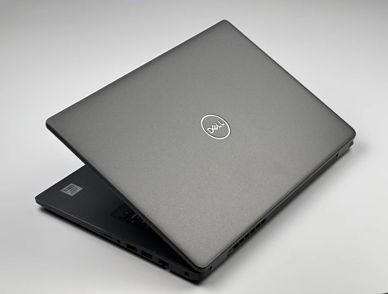 Dell Latitude 3410 z procesorem i5-10310U, ekranem 14" i Intel UHD Graphics. Biznesowy laptop w uniwersalnym formacie do codziennej pracy.