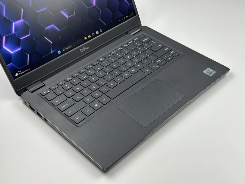 Dell Latitude 3410 z procesorem i5-10310U, ekranem 14" i Intel UHD Graphics. Biznesowy laptop w uniwersalnym formacie do codziennej pracy.
