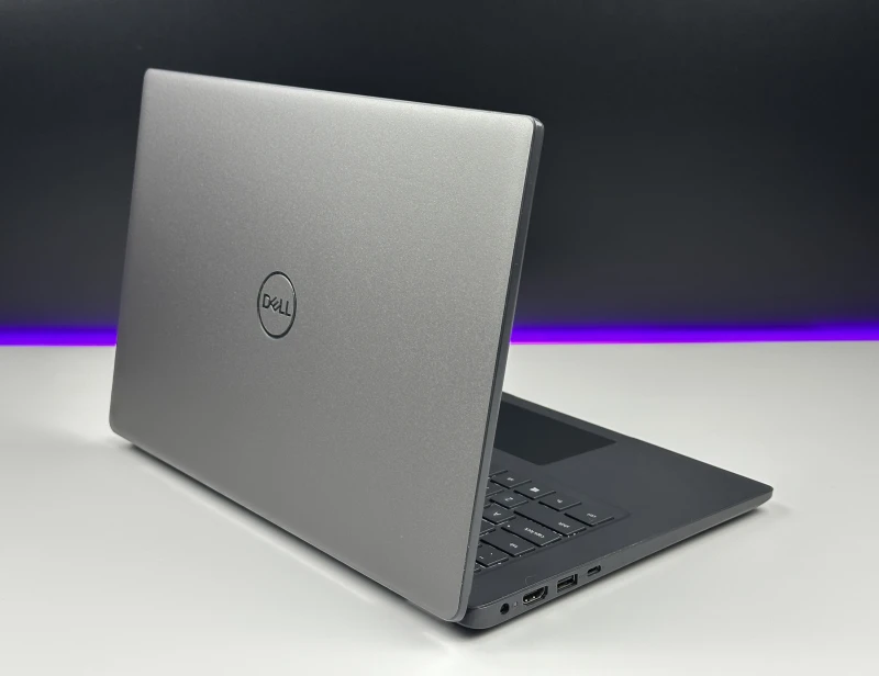 Dell Latitude 3410 z procesorem i5-10310U, ekranem 14" i Intel UHD Graphics. Biznesowy laptop w uniwersalnym formacie do codziennej pracy.