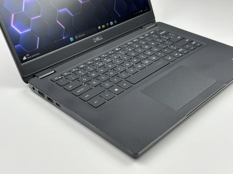 Dell Latitude 3410 z procesorem i5-10310U, ekranem 14" i Intel UHD Graphics. Biznesowy laptop w uniwersalnym formacie do codziennej pracy.