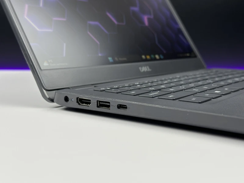 Dell Latitude 3410 z procesorem i5-10310U, ekranem 14" i Intel UHD Graphics. Biznesowy laptop w uniwersalnym formacie do codziennej pracy.