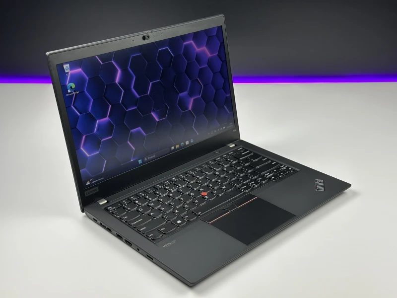 Lenovo ThinkPad T14 Gen 1 - i7-10610U, ekran 14" FHD. Biznesowy laptop z klawiaturą US (QWERTY PL), idealny do pracy biurowej i mobilnej.