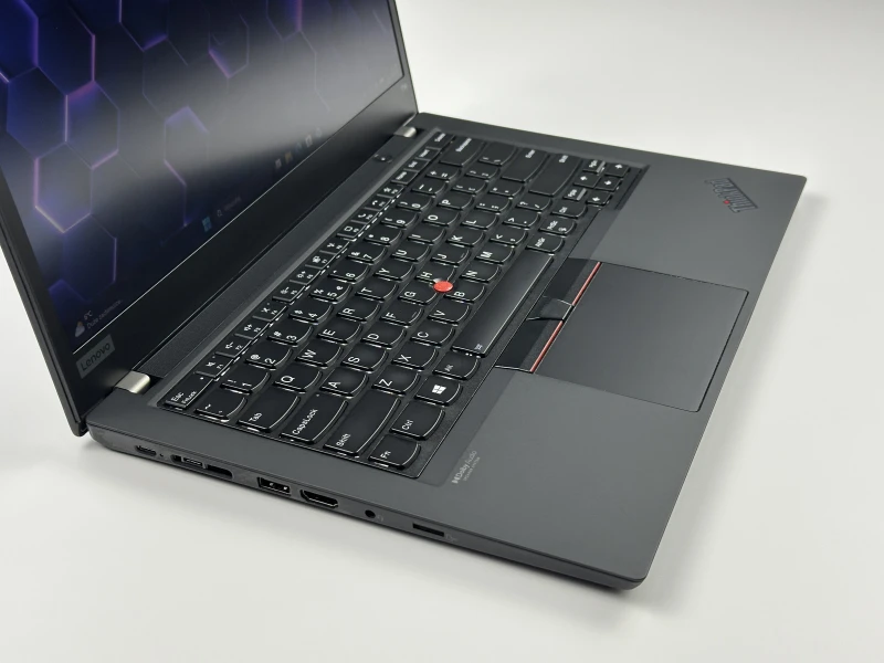 Lenovo ThinkPad T14 Gen 1 - i7-10610U, ekran 14" FHD. Biznesowy laptop z klawiaturą US (QWERTY PL), idealny do pracy biurowej i mobilnej.