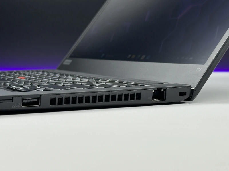 Lenovo ThinkPad T14 Gen 1 - i7-10610U, ekran 14" FHD. Biznesowy laptop z klawiaturą US (QWERTY PL), idealny do pracy biurowej i mobilnej.