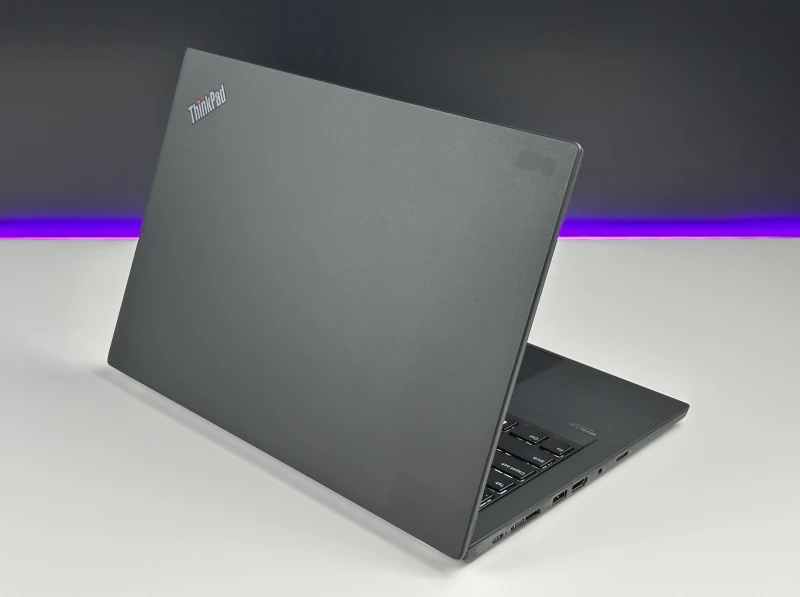Lenovo ThinkPad T14 Gen 1 - i7-10610U, ekran 14" FHD. Biznesowy laptop z klawiaturą US (QWERTY PL), idealny do pracy biurowej i mobilnej.