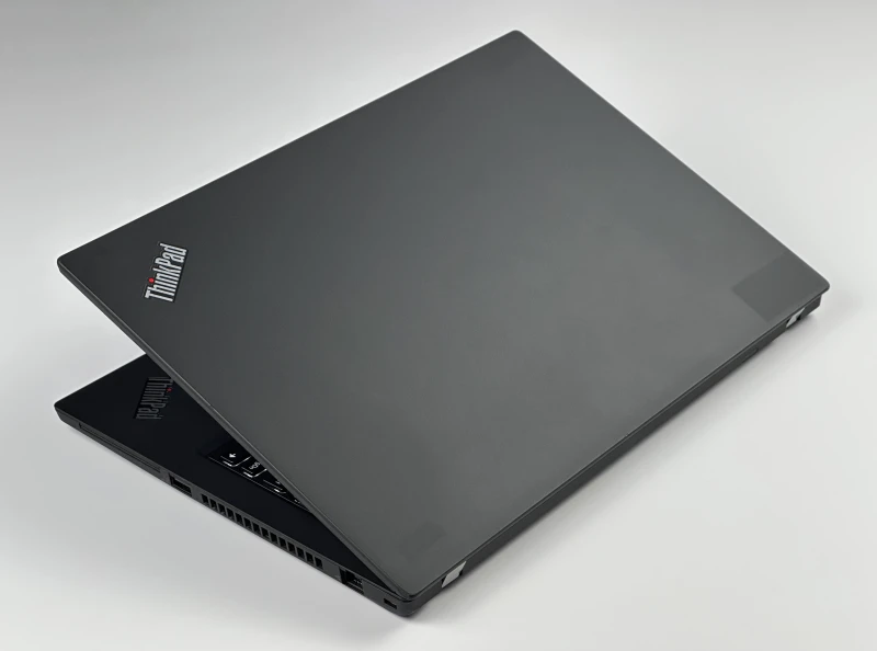 Lenovo ThinkPad T14 Gen 1 - i7-10610U, ekran 14" FHD. Biznesowy laptop z klawiaturą US (QWERTY PL), idealny do pracy biurowej i mobilnej.