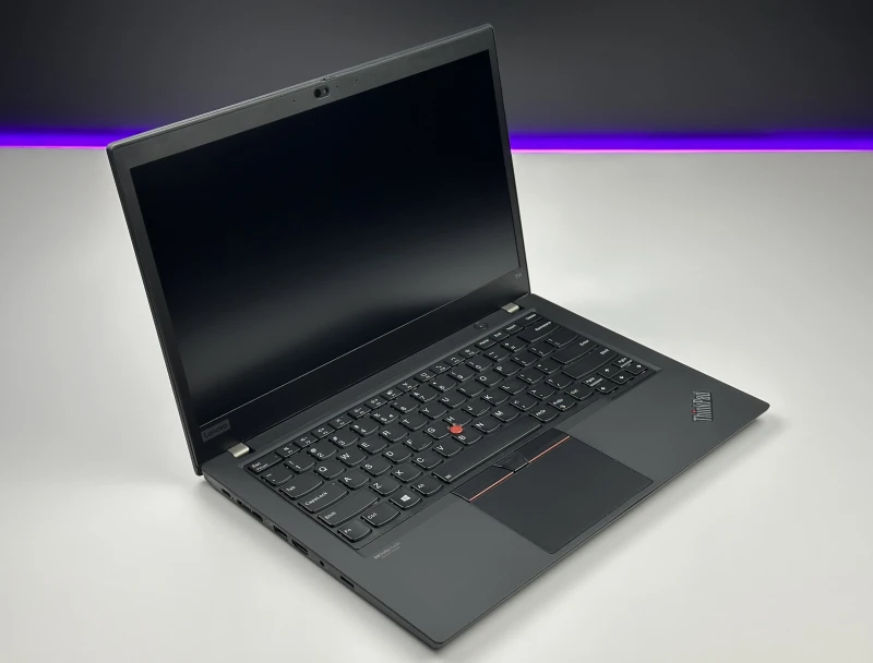 Lenovo ThinkPad T14 Gen 1 - i7-10610U, ekran 14" FHD. Biznesowy laptop z klawiaturą US (QWERTY PL), idealny do pracy biurowej i mobilnej.