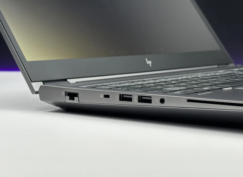 HP ZBook Fury 15 G8 z procesorem i9-11950H, ekranem 15.6" FHD Sure View i RTX A5000 (16GB). Stacja robocza z 4 slotami RAM DDR4.