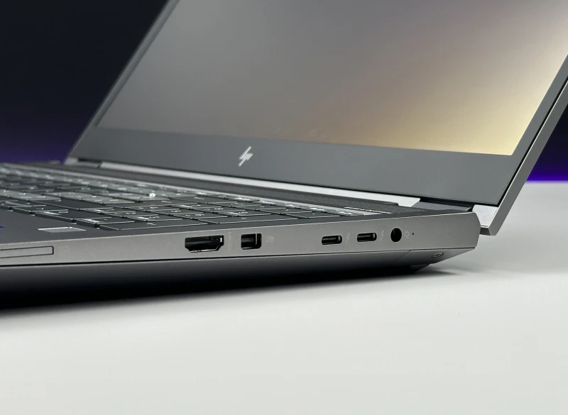 HP ZBook Fury 15 G8 z procesorem i9-11950H, ekranem 15.6" FHD Sure View i RTX A5000 (16GB). Stacja robocza z 4 slotami RAM DDR4.