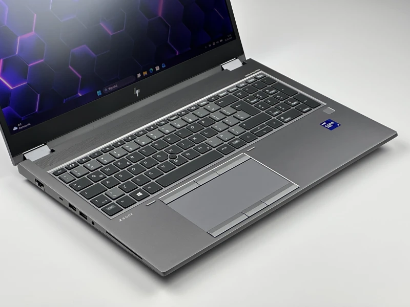 HP ZBook Fury 15 G8 z procesorem i9-11950H, ekranem 15.6" FHD Sure View i RTX A5000 (16GB). Stacja robocza z 4 slotami RAM DDR4.