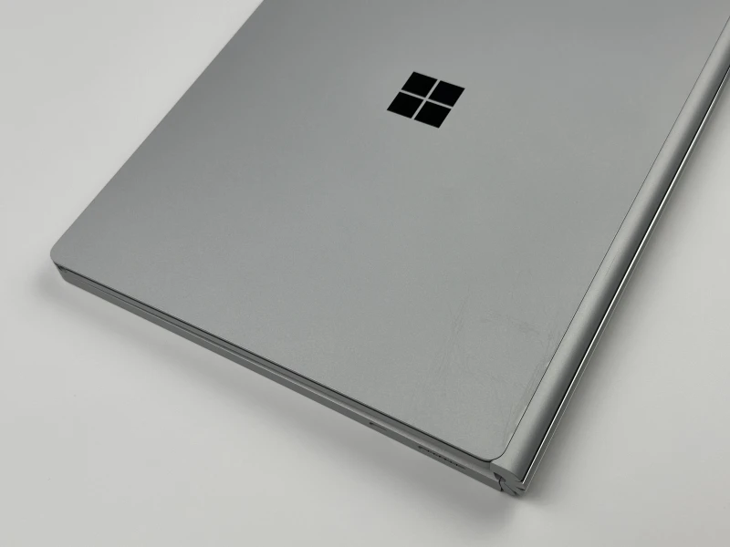 Microsoft Surface Book 2 z i7-8650U, 16GB RAM, SSD 512GB i ekranem dotykowym – wszechstronny laptop z GTX 1050 2GB i klawiaturą PL QWERTY.