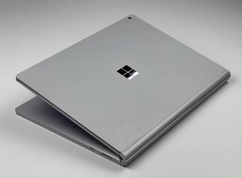 Microsoft Surface Book 2 z i7-8650U, 16GB RAM, SSD 512GB i ekranem dotykowym – wszechstronny laptop z GTX 1050 2GB i klawiaturą PL QWERTY.