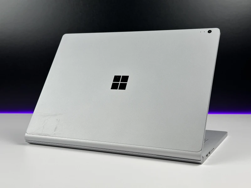 Microsoft Surface Book 2 z i7-8650U, 16GB RAM, SSD 512GB i ekranem dotykowym – wszechstronny laptop z GTX 1050 2GB i klawiaturą PL QWERTY.