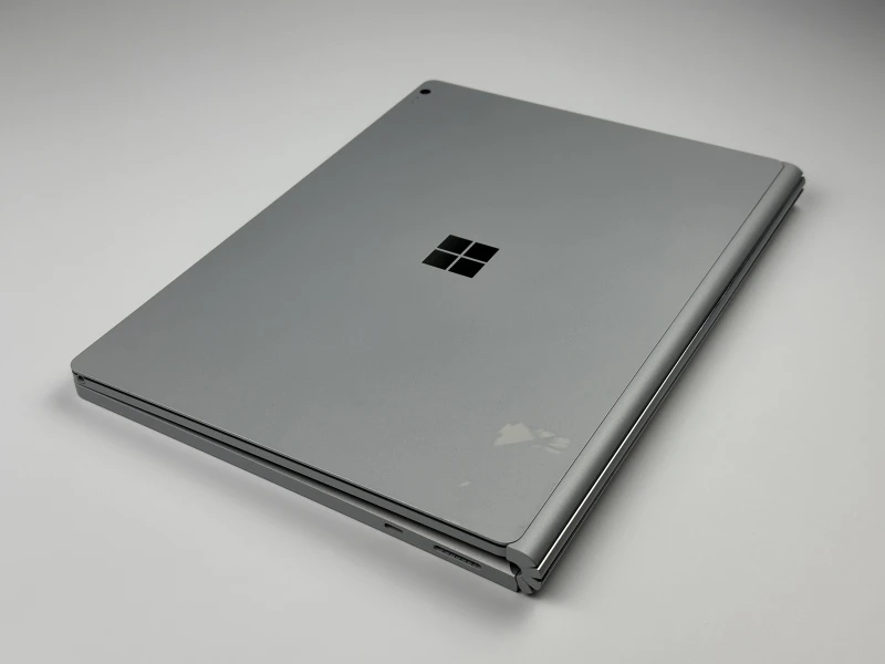 Microsoft Surface Book 2 z i7-8650U, 16GB RAM, SSD 512GB i ekranem dotykowym – wszechstronny laptop z GTX 1050 2GB i klawiaturą PL QWERTY.