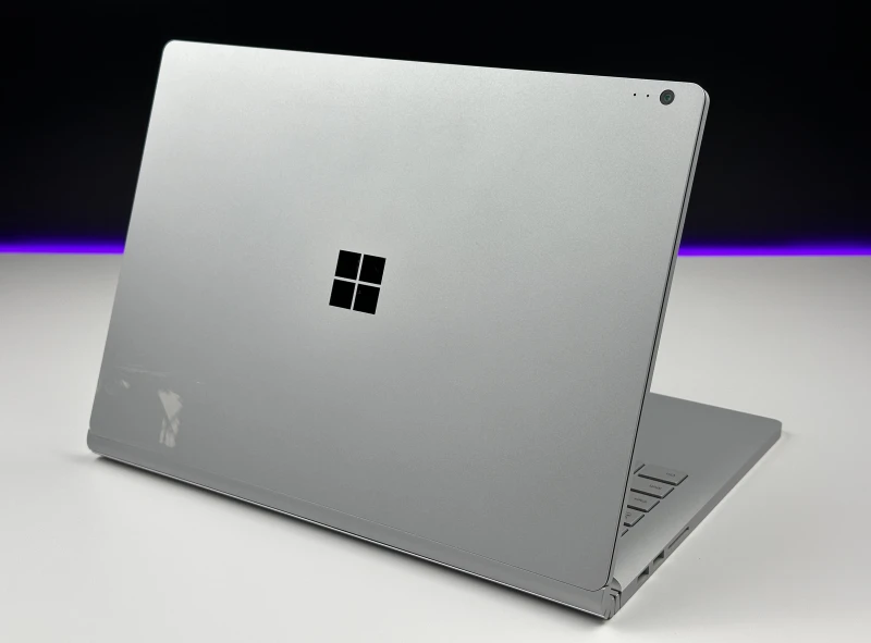 Microsoft Surface Book 2 z i7-8650U, 16GB RAM, SSD 512GB i ekranem dotykowym – wszechstronny laptop z GTX 1050 2GB i klawiaturą PL QWERTY.
