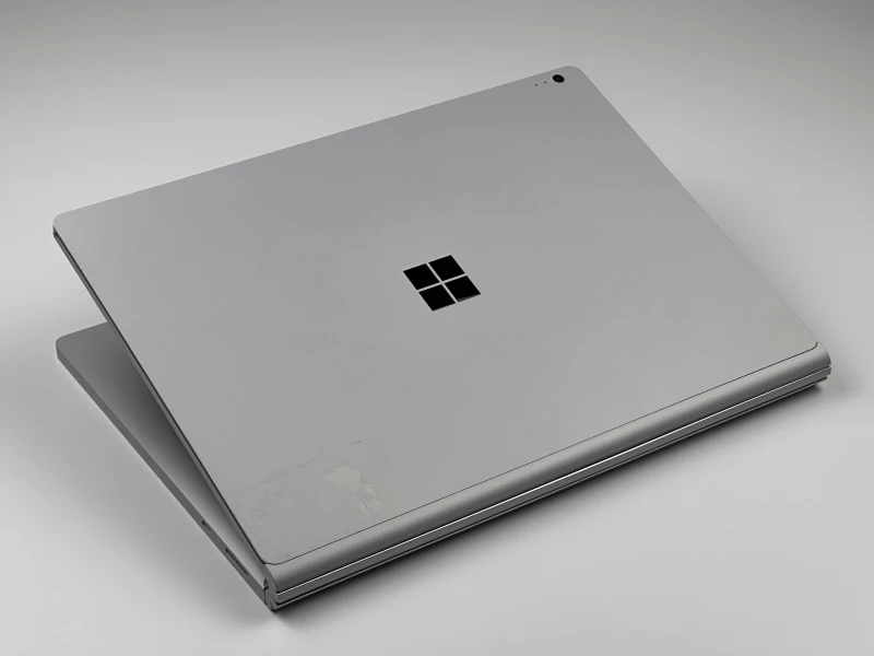 Microsoft Surface Book 2 z i7-8650U, 16GB RAM, SSD 512GB i ekranem dotykowym – wszechstronny laptop z GTX 1050 2GB i klawiaturą PL QWERTY.