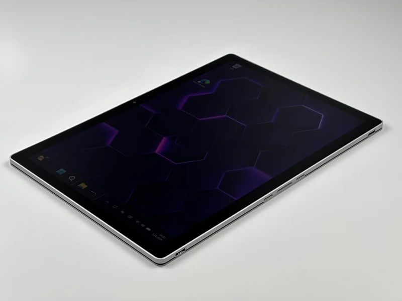 Microsoft Surface Book 2 z i7-8650U, 16GB RAM, SSD 512GB i ekranem dotykowym – wszechstronny laptop z GTX 1050 2GB i klawiaturą PL QWERTY.
