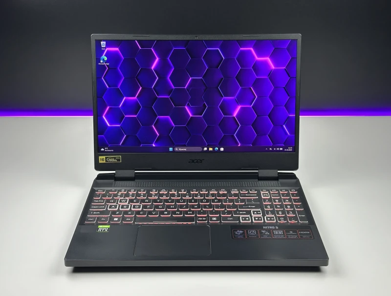 Acer Nitro AN515-58 z Intel Core i7-12700H, grafiką RTX 3070 Ti (8GB) i ekranem 15,6″ FHD 165Hz. Laptop gamingowy do gier, grafiki i multimediów.