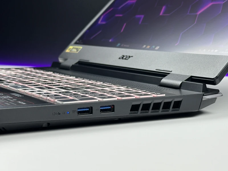 Acer Nitro AN515-58 z Intel Core i7-12700H, grafiką RTX 3070 Ti (8GB) i ekranem 15,6″ FHD 165Hz. Laptop gamingowy do gier, grafiki i multimediów.