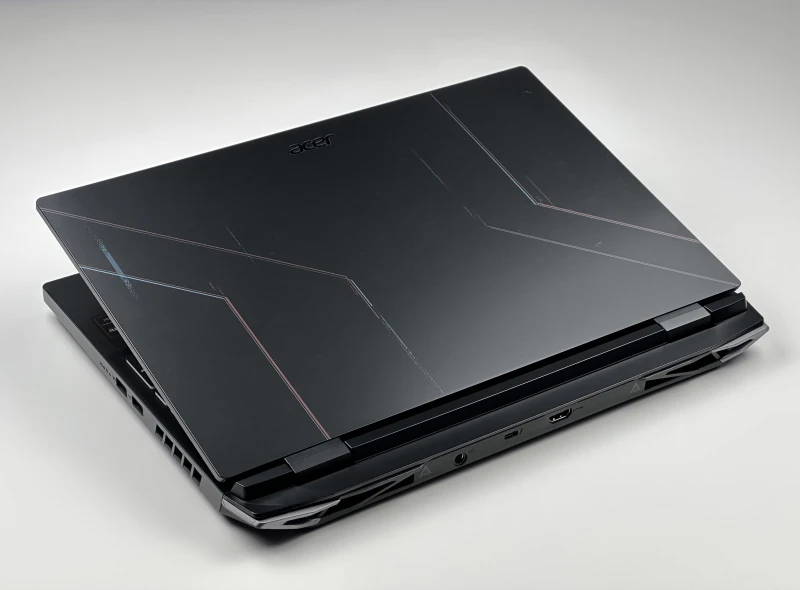 Acer Nitro AN515-58 z Intel Core i7-12700H, grafiką RTX 3070 Ti (8GB) i ekranem 15,6″ FHD 165Hz. Laptop gamingowy do gier, grafiki i multimediów.