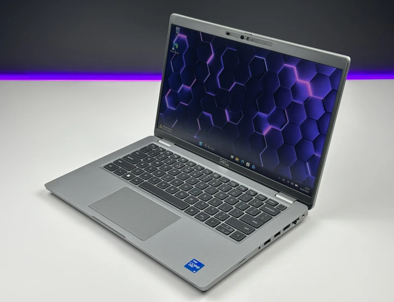 Dell Latitude 5421 z i5-11500H, ekranem 14" FHD i Intel UHD Graphics. Laptop biznesowy z klawiaturą US bez naklejek, Thunderbolt 4, HDMI i RJ-45.