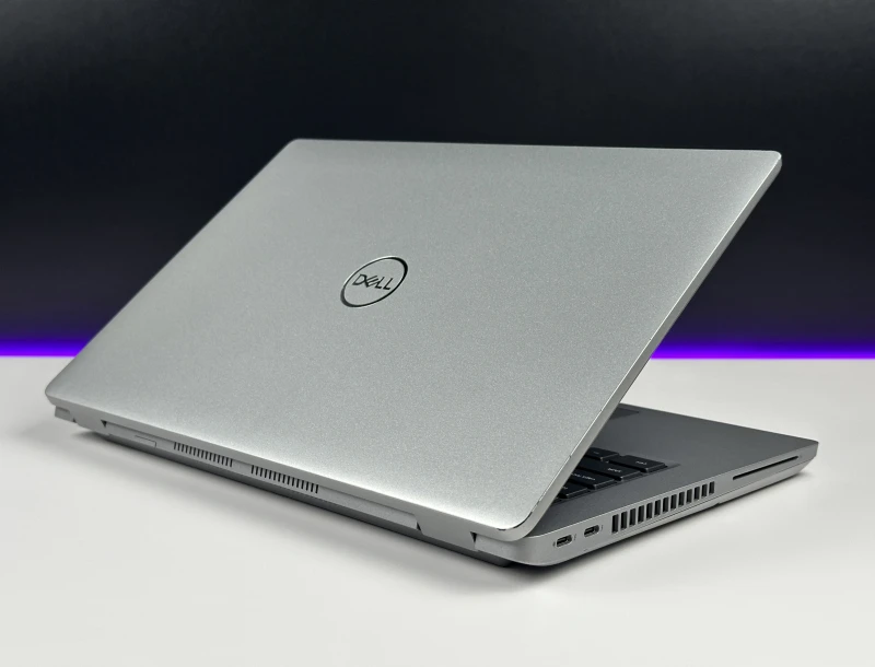 Dell Latitude 5421 z i5-11500H, ekranem 14" FHD i Intel UHD Graphics. Laptop biznesowy z klawiaturą US bez naklejek, Thunderbolt 4, HDMI i RJ-45.
