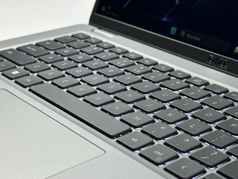 Dell Latitude 5421 z i5-11500H, ekranem 14" FHD i Intel UHD Graphics. Laptop biznesowy z klawiaturą US bez naklejek, Thunderbolt 4, HDMI i RJ-45. Dell Latitude 5421 z i5-11500H, ekranem 14" FHD i Intel UHD Graphics. Laptop biznesowy z klawiaturą US bez naklejek, Thunderbolt 4, HDMI i RJ-45.
