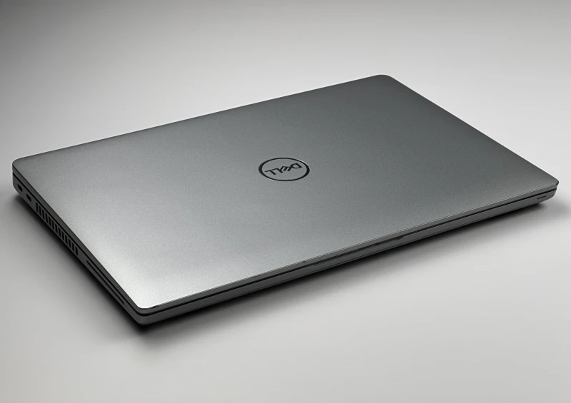 Dell Latitude 5421 z i5-11500H, ekranem 14" FHD i Intel UHD Graphics. Laptop biznesowy z klawiaturą US bez naklejek, Thunderbolt 4, HDMI i RJ-45.