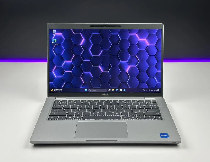 Dell Latitude 5421 z i5-11500H, ekranem 14" FHD i Intel UHD Graphics. Laptop biznesowy z klawiaturą US bez naklejek, Thunderbolt 4, HDMI i RJ-45.