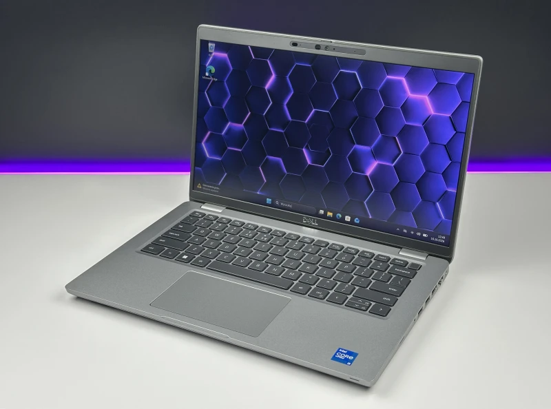 Dell Latitude 5421 z i5-11500H, ekranem 14" FHD i Intel UHD Graphics. Laptop biznesowy z klawiaturą US bez naklejek, Thunderbolt 4, HDMI i RJ-45.