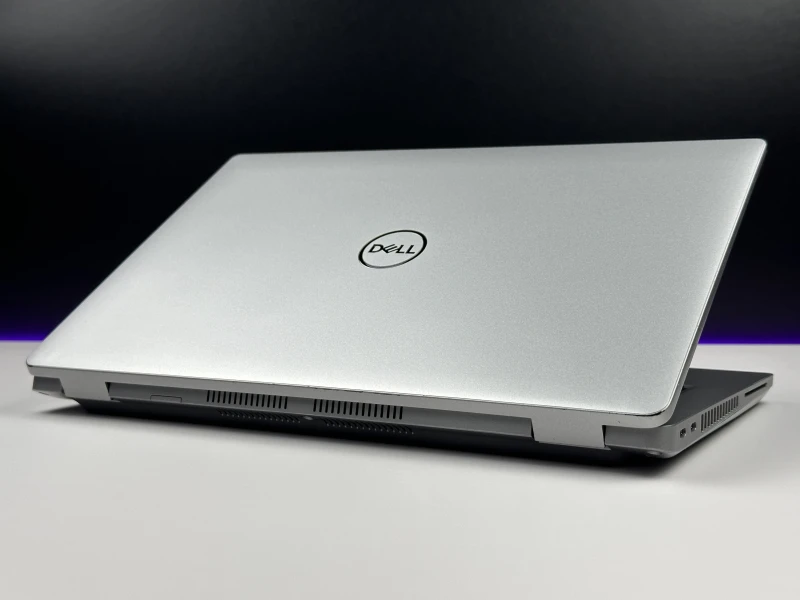 Dell Latitude 5421 z i5-11500H, ekranem 14" FHD i Intel UHD Graphics. Laptop biznesowy z klawiaturą US bez naklejek, Thunderbolt 4, HDMI i RJ-45.