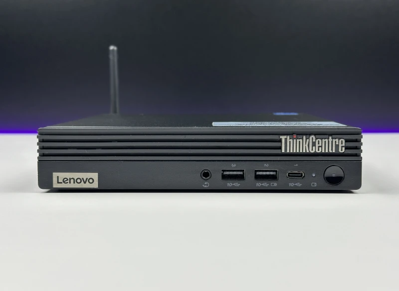 Komputer Lenovo ThinkCentre M80q Gen 3 z i3-12300T i grafiką Intel UHD 730. Nowoczesny mini PC do biura, w zestawie zasilacz 65W i antena Wi-Fi.
