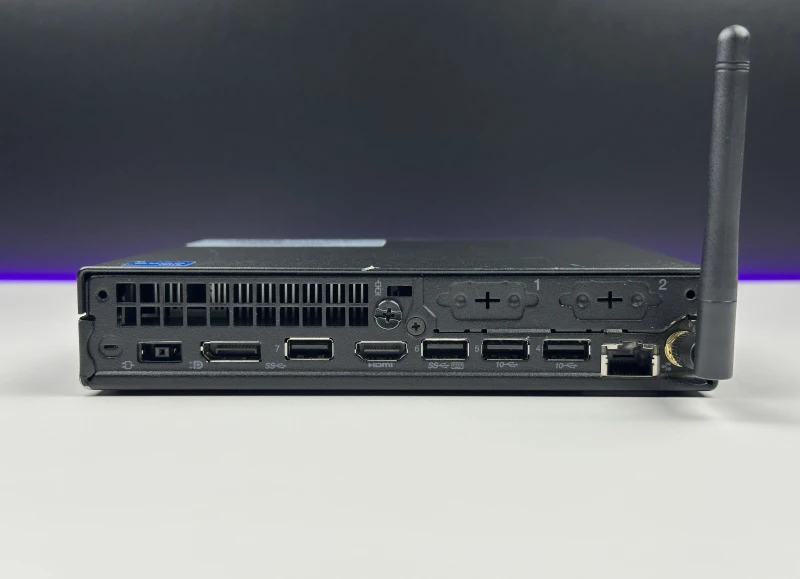 Komputer Lenovo ThinkCentre M80q Gen 3 z i3-12300T i grafiką Intel UHD 730. Nowoczesny mini PC do biura, w zestawie zasilacz 65W i antena Wi-Fi.