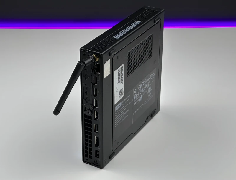 Komputer Lenovo ThinkCentre M80q Gen 3 z i3-12300T i grafiką Intel UHD 730. Nowoczesny mini PC do biura, w zestawie zasilacz 65W i antena Wi-Fi.