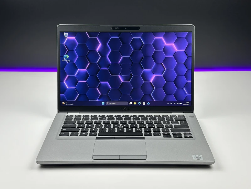 Dell Latitude 5411 z i7-10850H i grafiką MX250 to wydajny laptop 14" do pracy, nauki i codziennych zadań. FHD zapewnia komfortowy, wyraźny obraz.