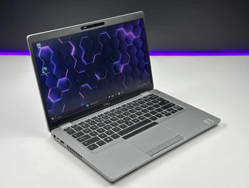 Dell Latitude 5411 z i7-10850H i grafiką MX250 to wydajny laptop 14" do pracy, nauki i codziennych zadań. FHD zapewnia komfortowy, wyraźny obraz.