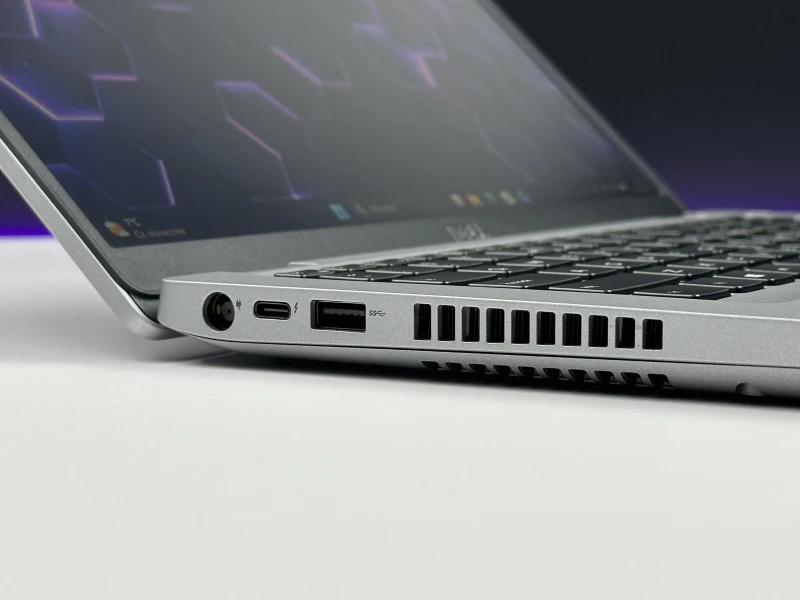 Dell Latitude 5411 z i7-10850H i grafiką MX250 to wydajny laptop 14" do pracy, nauki i codziennych zadań. FHD zapewnia komfortowy, wyraźny obraz.