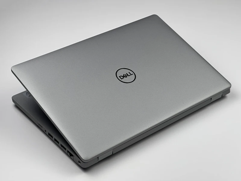 Dell Latitude 5411 z i7-10850H i grafiką MX250 to wydajny laptop 14" do pracy, nauki i codziennych zadań. FHD zapewnia komfortowy, wyraźny obraz.