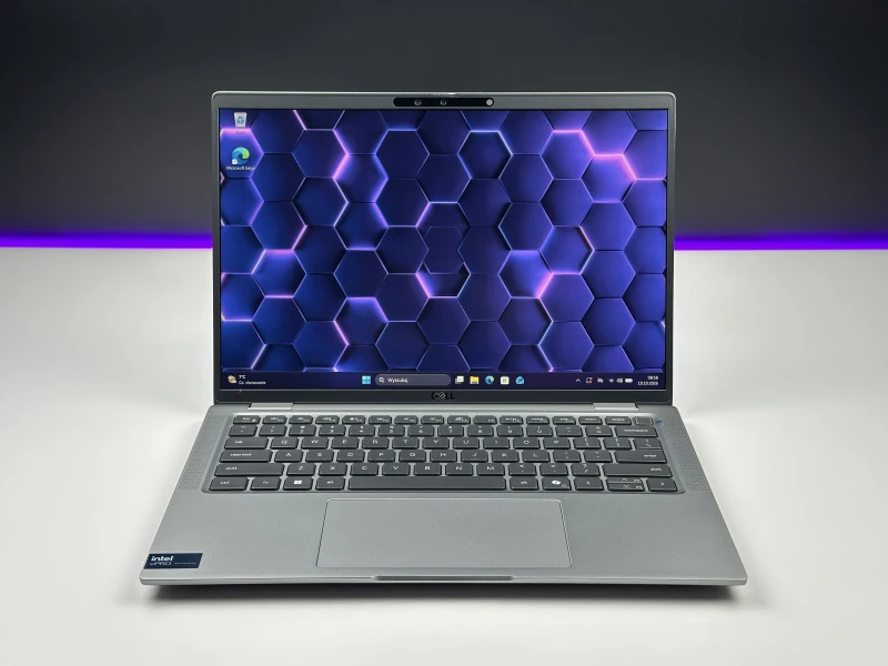 Dell Latitude 7450 z procesorem Intel Core Ultra 7 155U, 16 GB RAM i ekranem 14″ FHD+. Laptop z grafiką Intel Graphics, czytnikiem linii papilarnych.