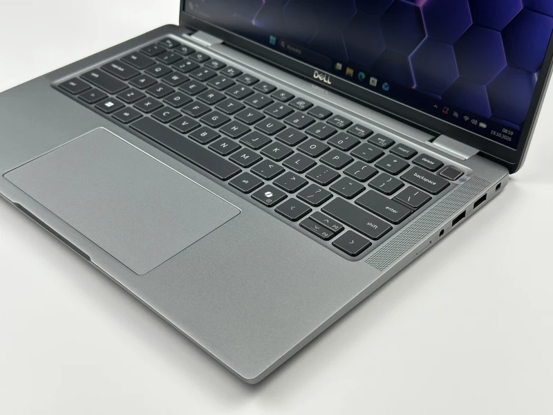 Dell Latitude 7450 z procesorem Intel Core Ultra 7 155U, 16 GB RAM i ekranem 14″ FHD+. Laptop z grafiką Intel Graphics, czytnikiem linii papilarnych.