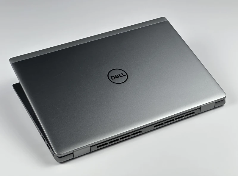 Dell Latitude 7450 z procesorem Intel Core Ultra 7 155U, 16 GB RAM i ekranem 14″ FHD+. Laptop z grafiką Intel Graphics, czytnikiem linii papilarnych.