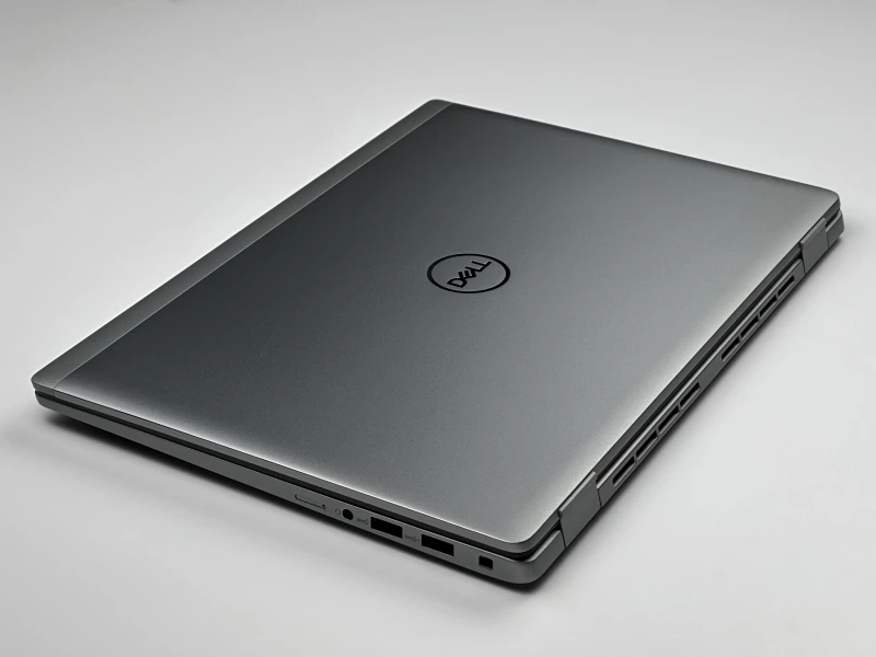 Dell Latitude 7450 z procesorem Intel Core Ultra 7 155U, 16 GB RAM i ekranem 14″ FHD+. Laptop z grafiką Intel Graphics, czytnikiem linii papilarnych.
