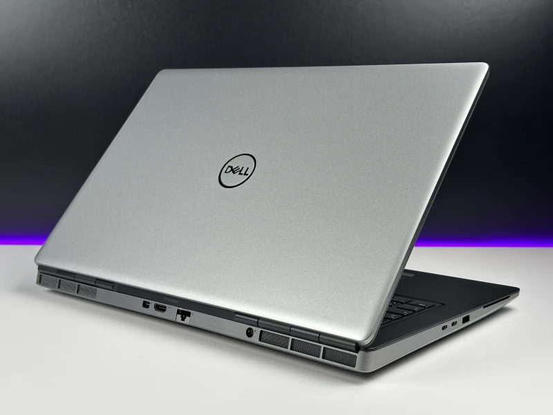 Dell Precision 7760 z i7-11850H, ekranem 4K UHD 120Hz i RTX A3000. Mobilna stacja robocza z 4 slotami RAM i szerokimi możliwościami rozbudowy.