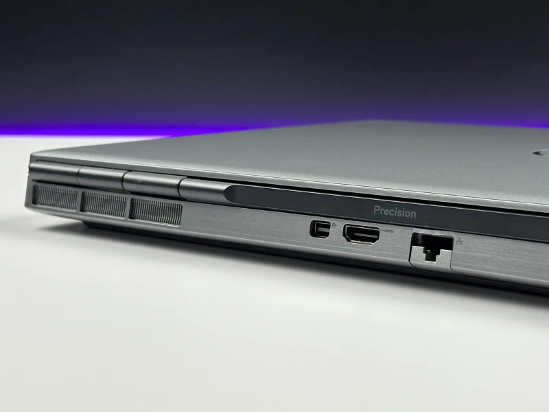 Dell Precision 7760 z i7-11850H, ekranem 4K UHD 120Hz i RTX A3000. Mobilna stacja robocza z 4 slotami RAM i szerokimi możliwościami rozbudowy.