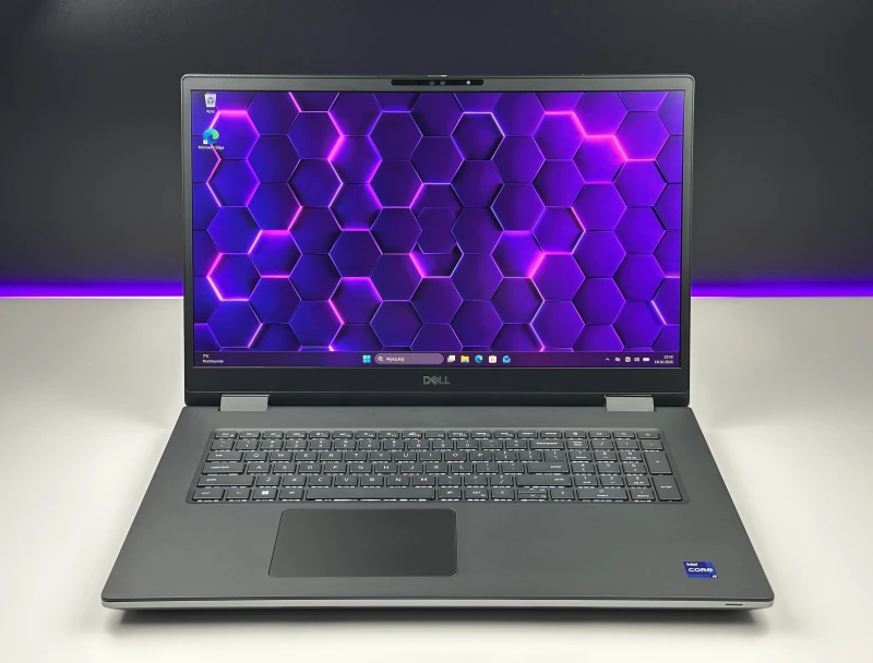 Dell Precision 7770 z i9-12950HX, 64GB RAM, ekranem 17.3" 4K UHD 120Hz i RTX A5500. Potężna stacja robocza z 2x Thunderbolt 4 i klawiaturą US.
